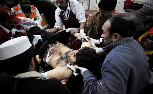 Bom Bunuh Diri Tewaskan 22 Orang Dekat Mesjid di Pakistan